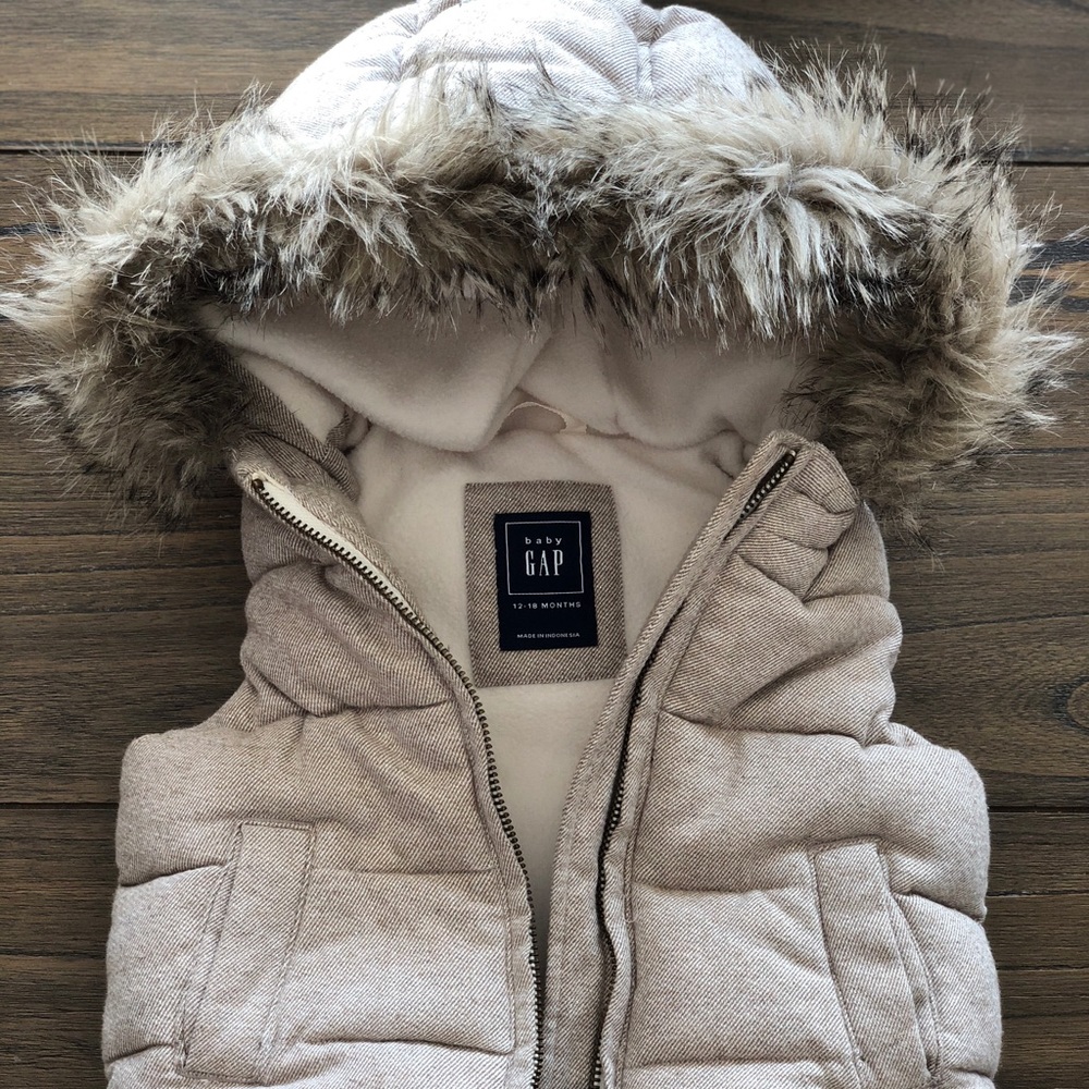 Gap vest with faux fur.